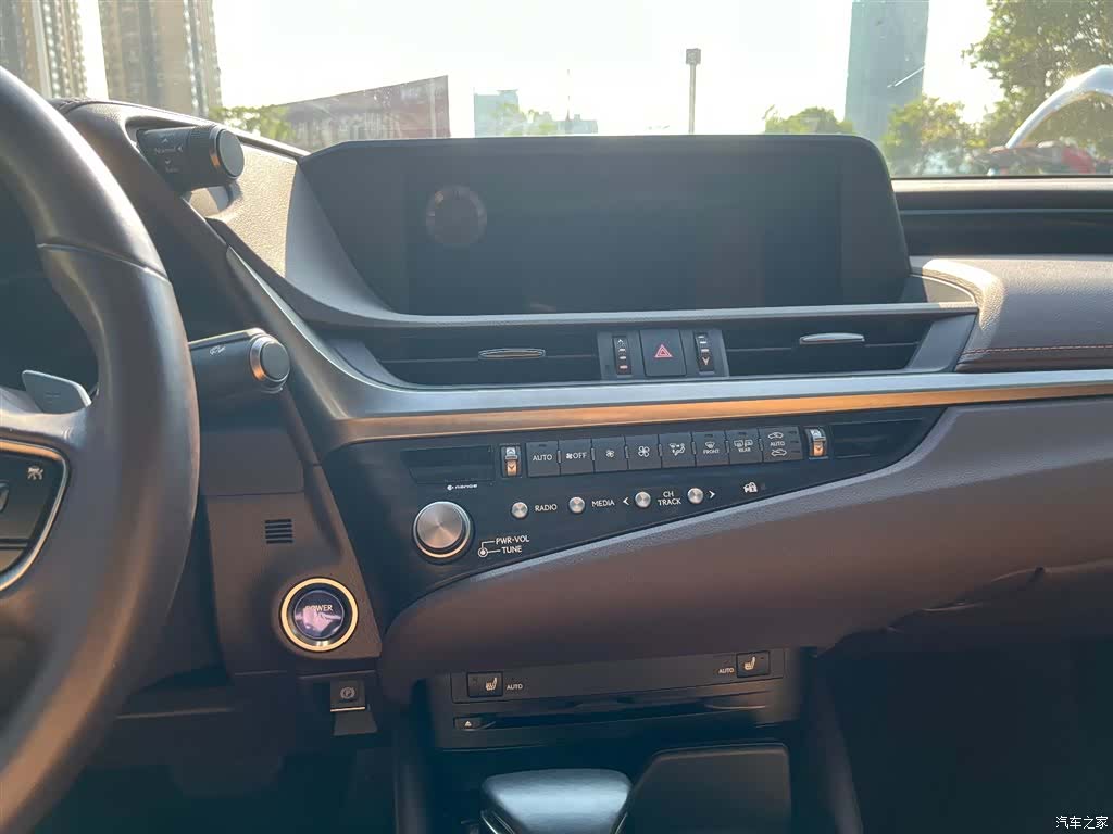 Lexus ES, 2023 17