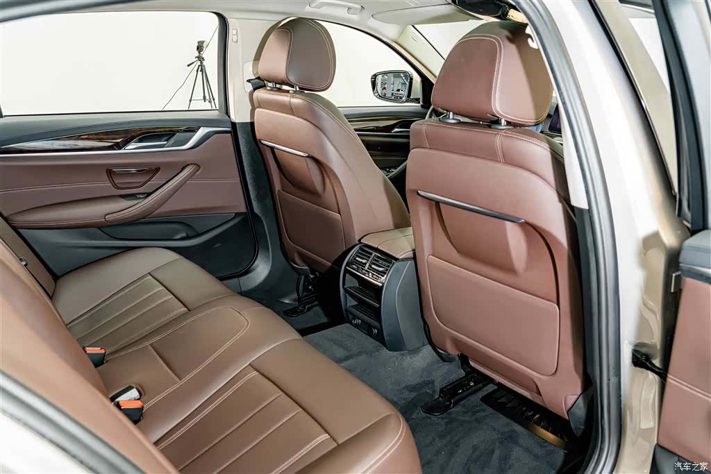 BMW 5 Series, 2019 21
