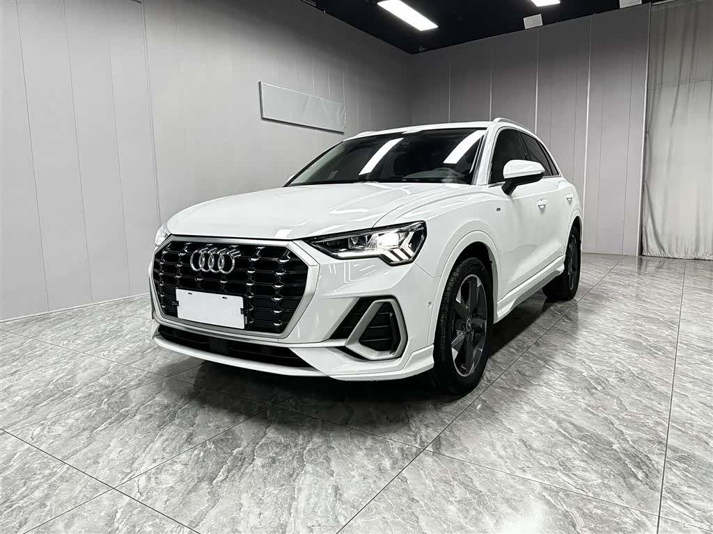 Audi Q3, 2023 1