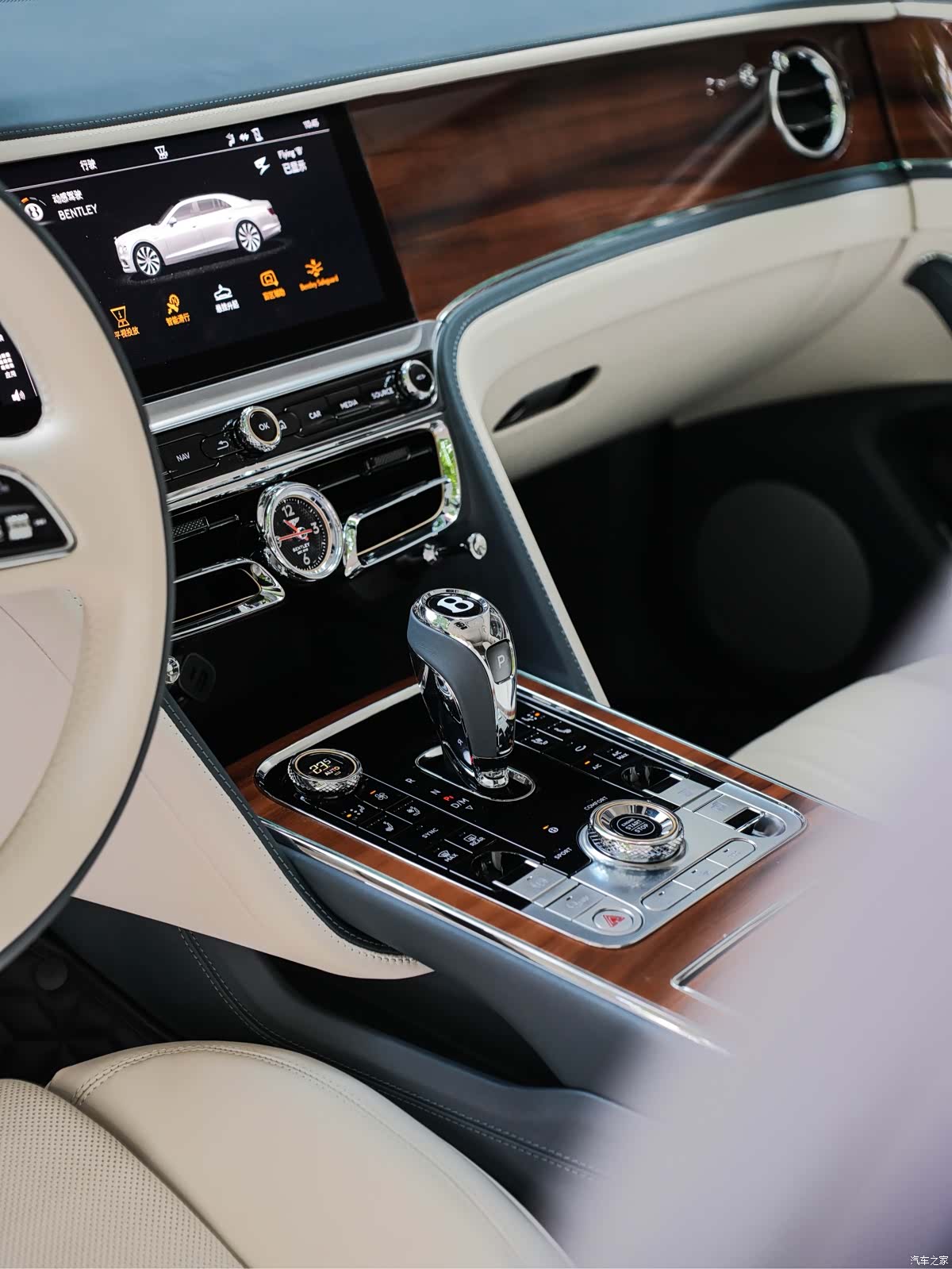 Bentley Flying Spur, 2023 19