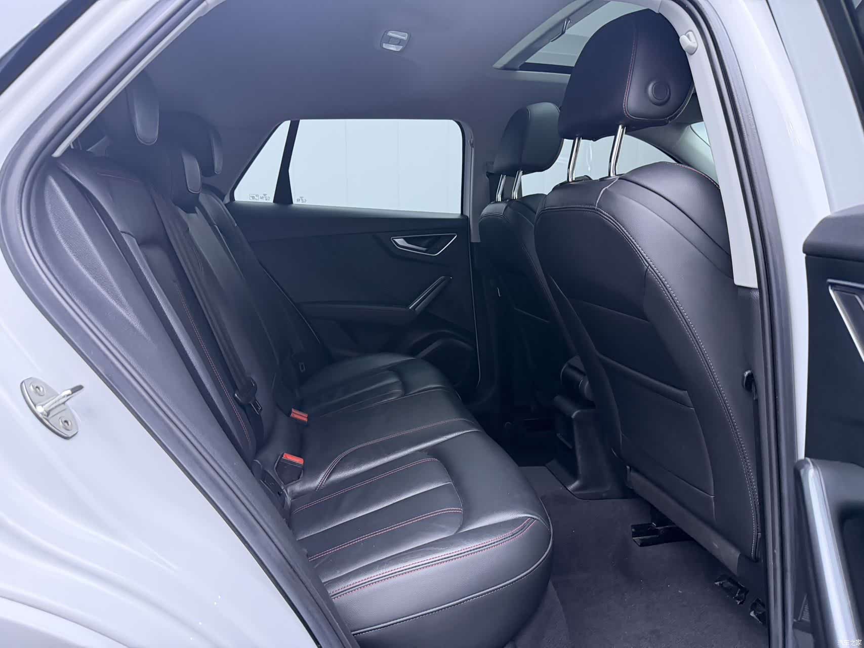 Audi Q2L, 2023 10