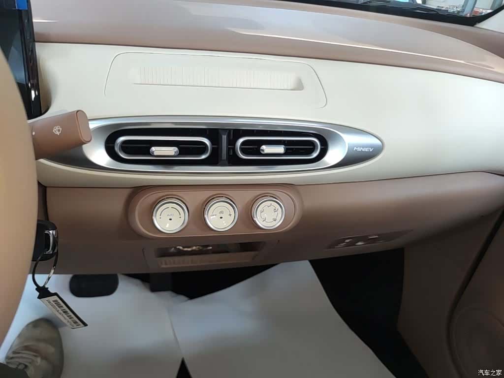 Wuling MINIEV, 2026 13