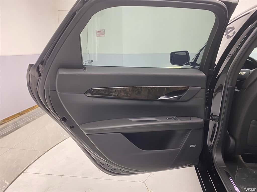 Cadillac CT6, 2023 25