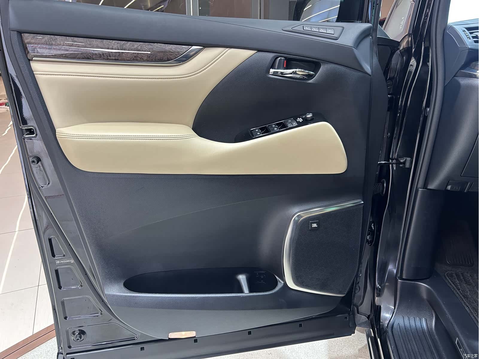 Toyota Alphard, 2021 8