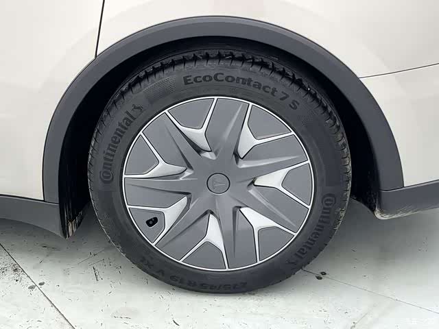 Tesla Model Y, 2025 24
