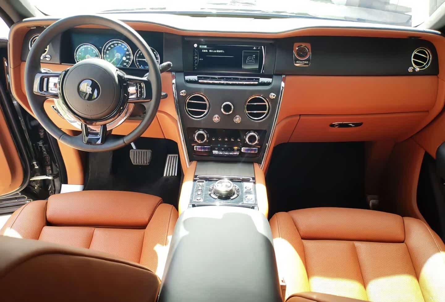 Rolls-Royce Cullinan, 2019 все фото