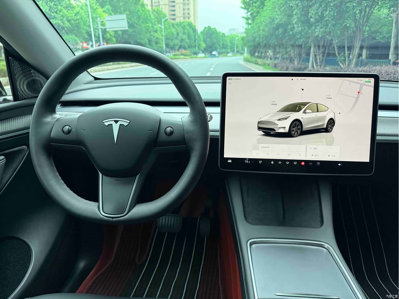 Tesla Model Y, 2024 15