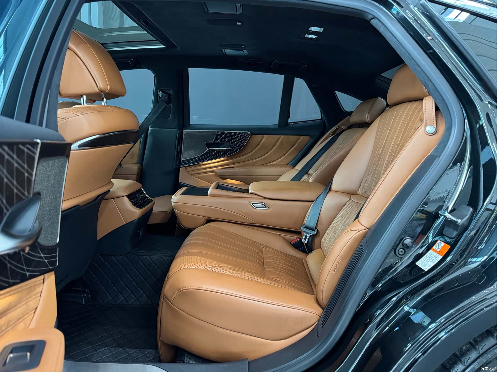Lexus LS, 2021 9
