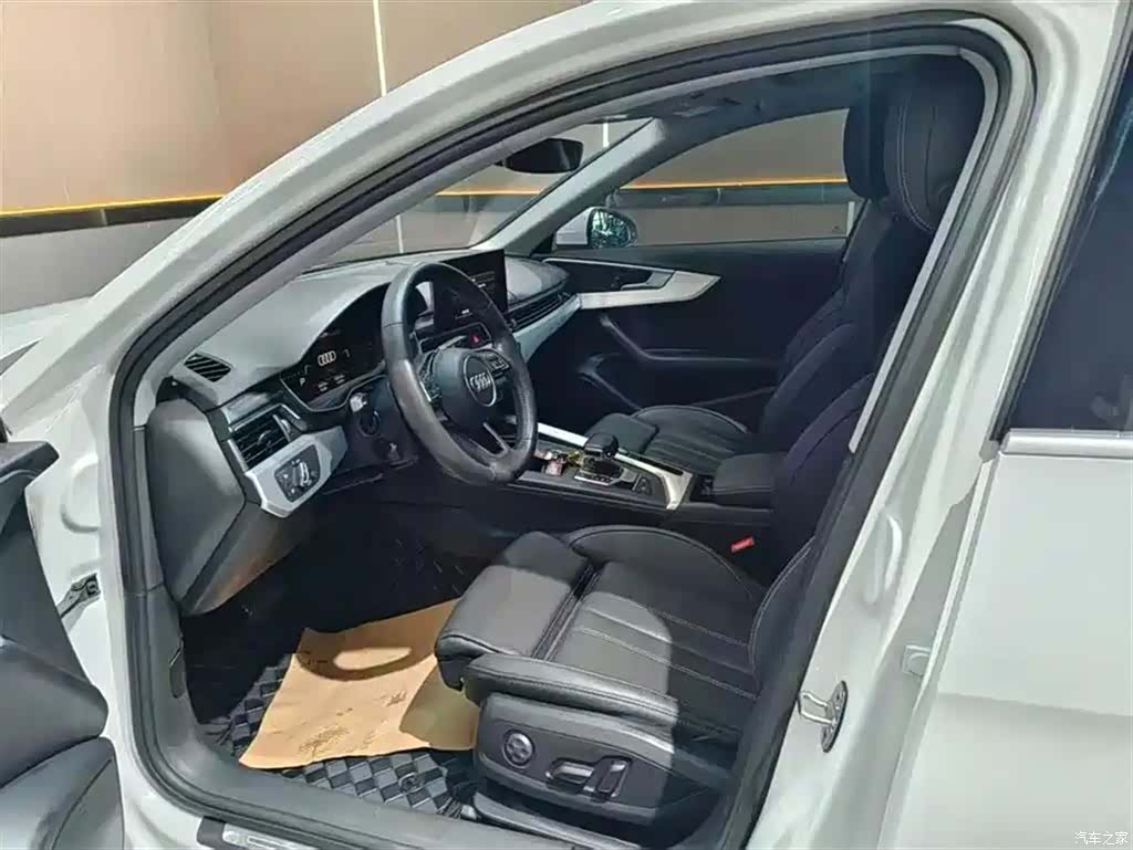 Audi A4L, 2020 все фото