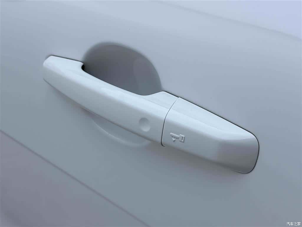 Land Rover XEL, 2023 10