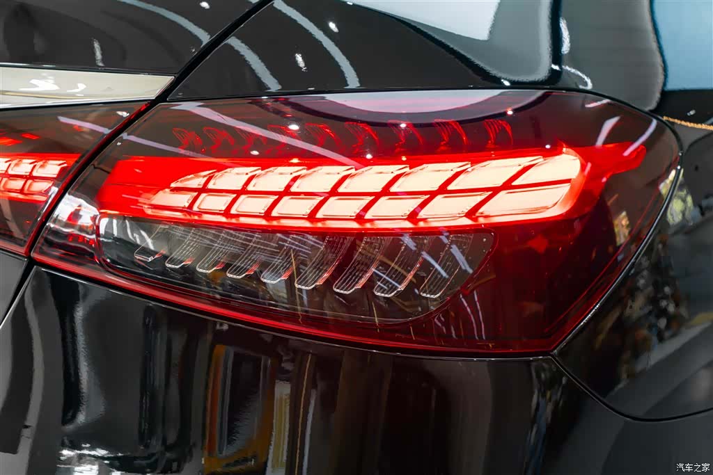 Mercedes-Benz E-Class, 2024 7