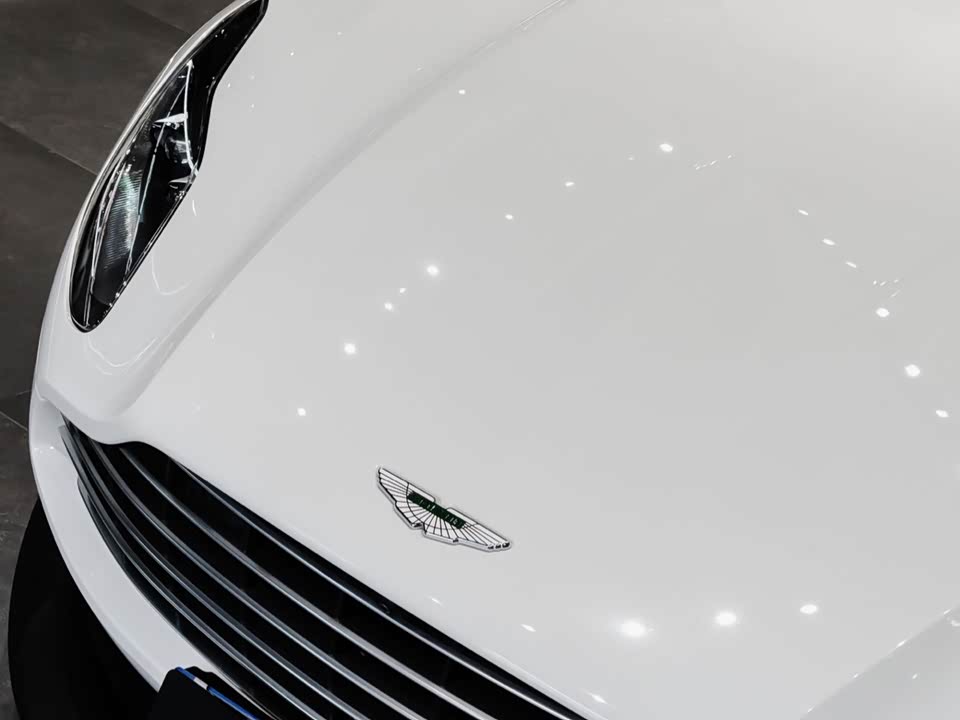 Aston Martin DB11