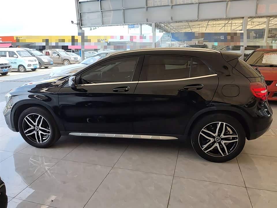 Mercedes-Benz GLA