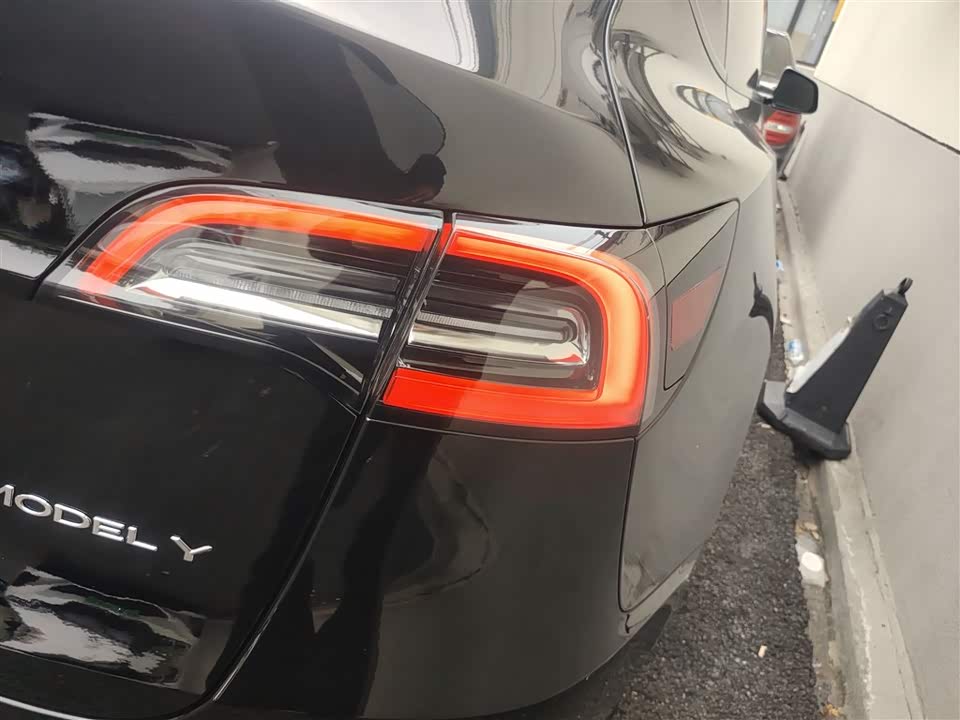 Tesla Model Y Tesla Model Y