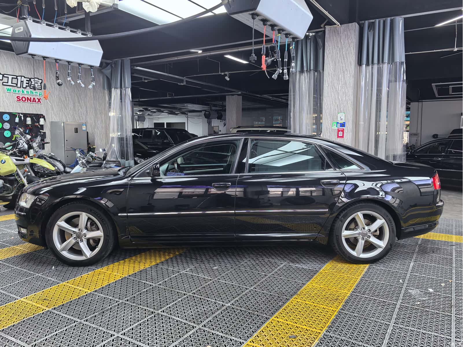 Audi A8L, 2010 3