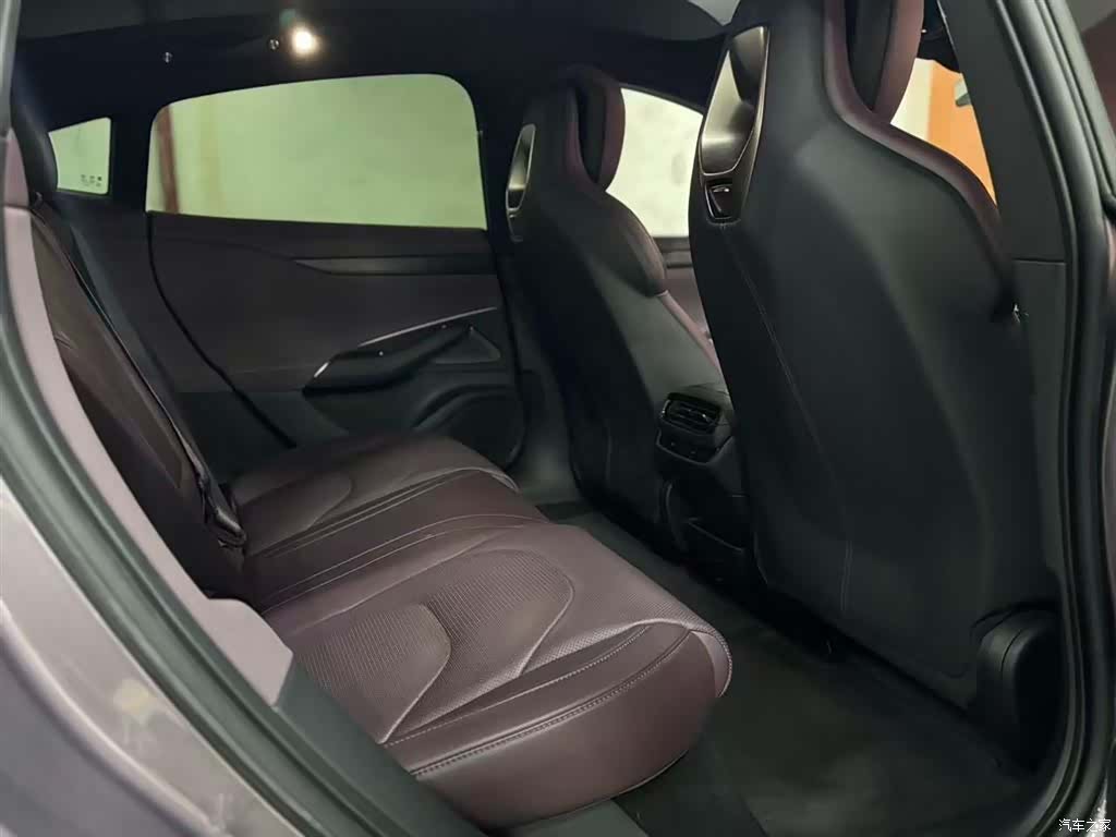 Xiaomi SU7, 2025 11