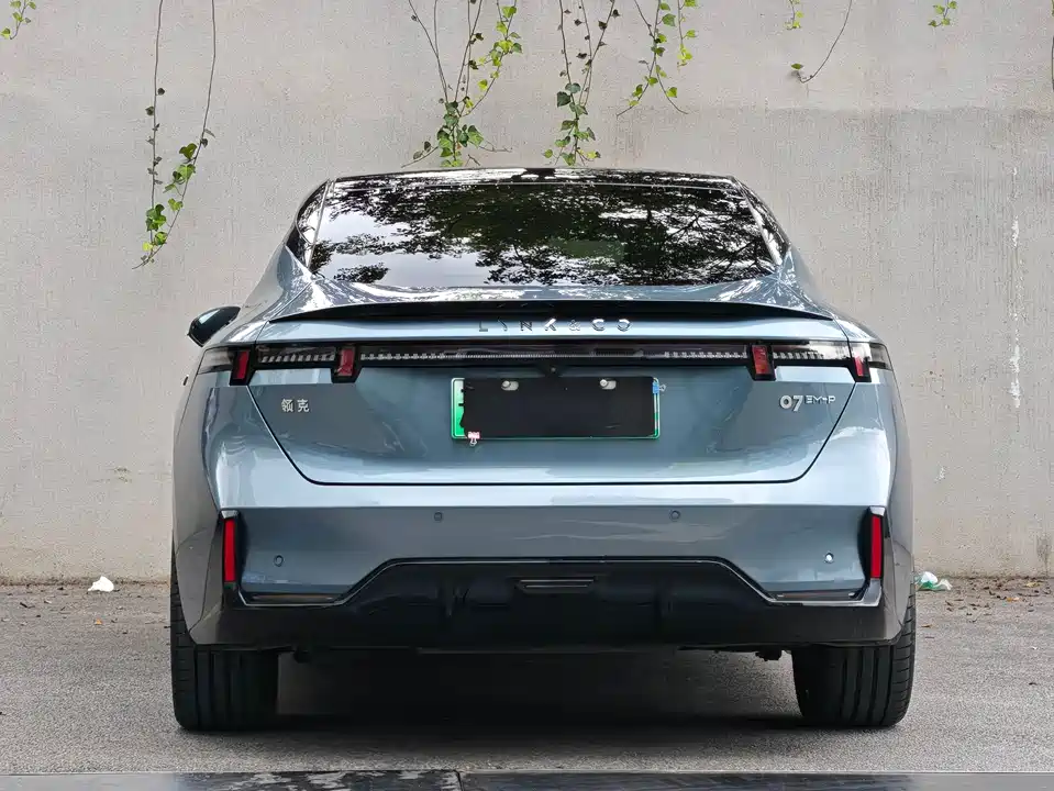 Lynk & Co 07 EM-P