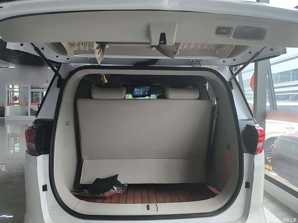 Buick GL8, 2019 19