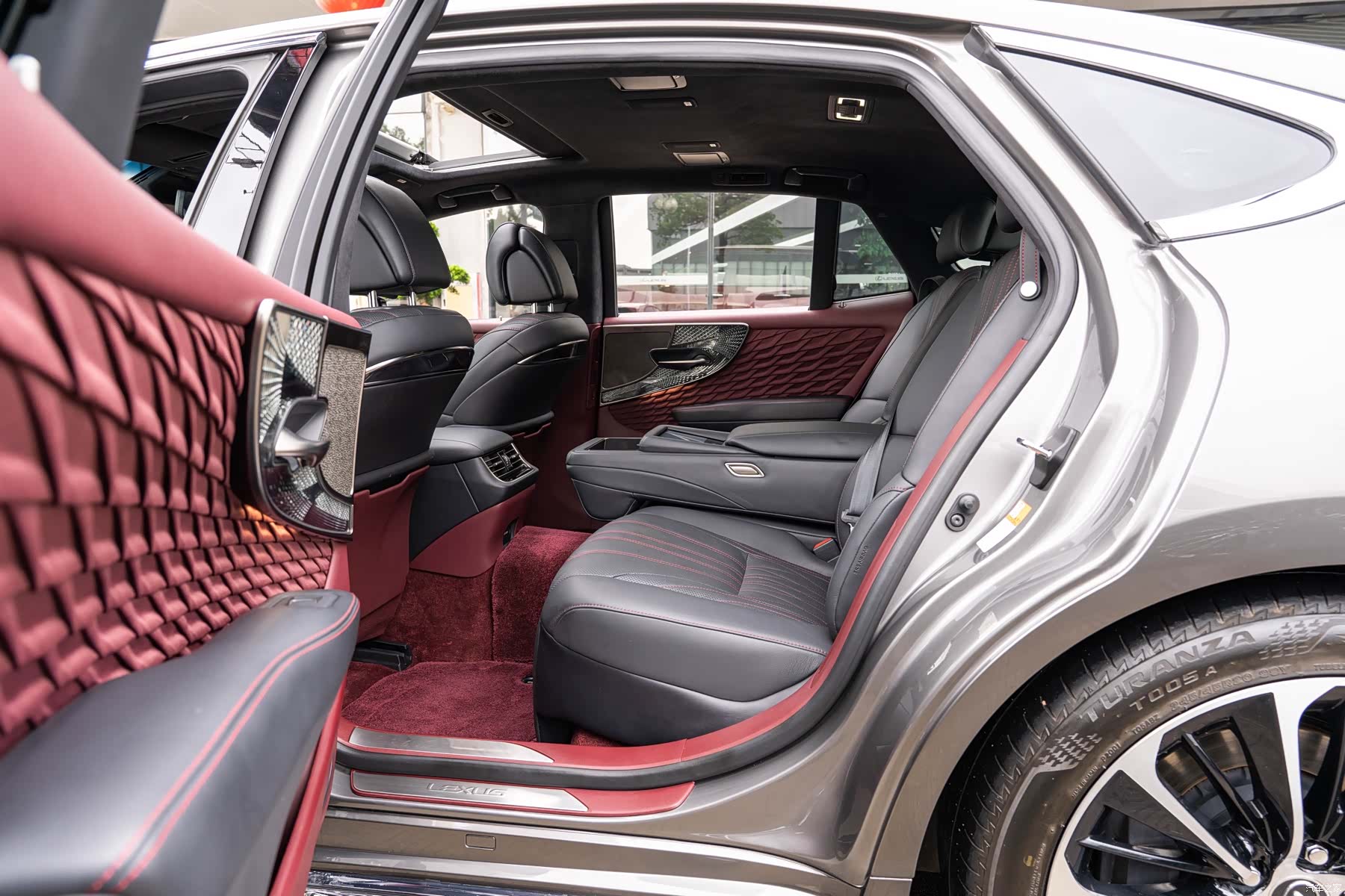 Lexus LS, 2021 9