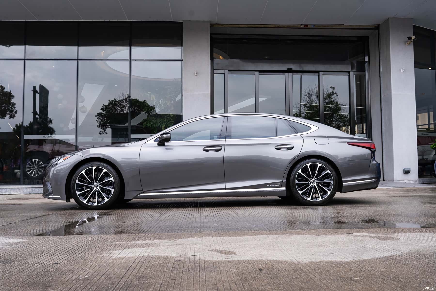 Lexus LS, 2021 4