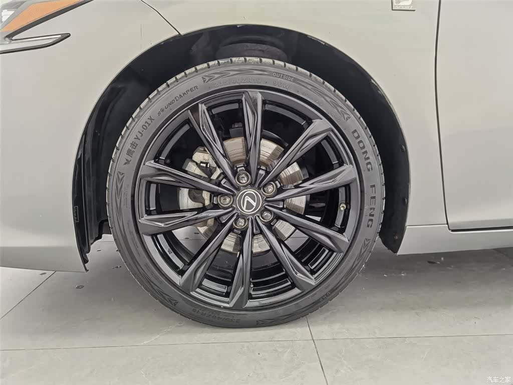 Lexus ES, 2022 17