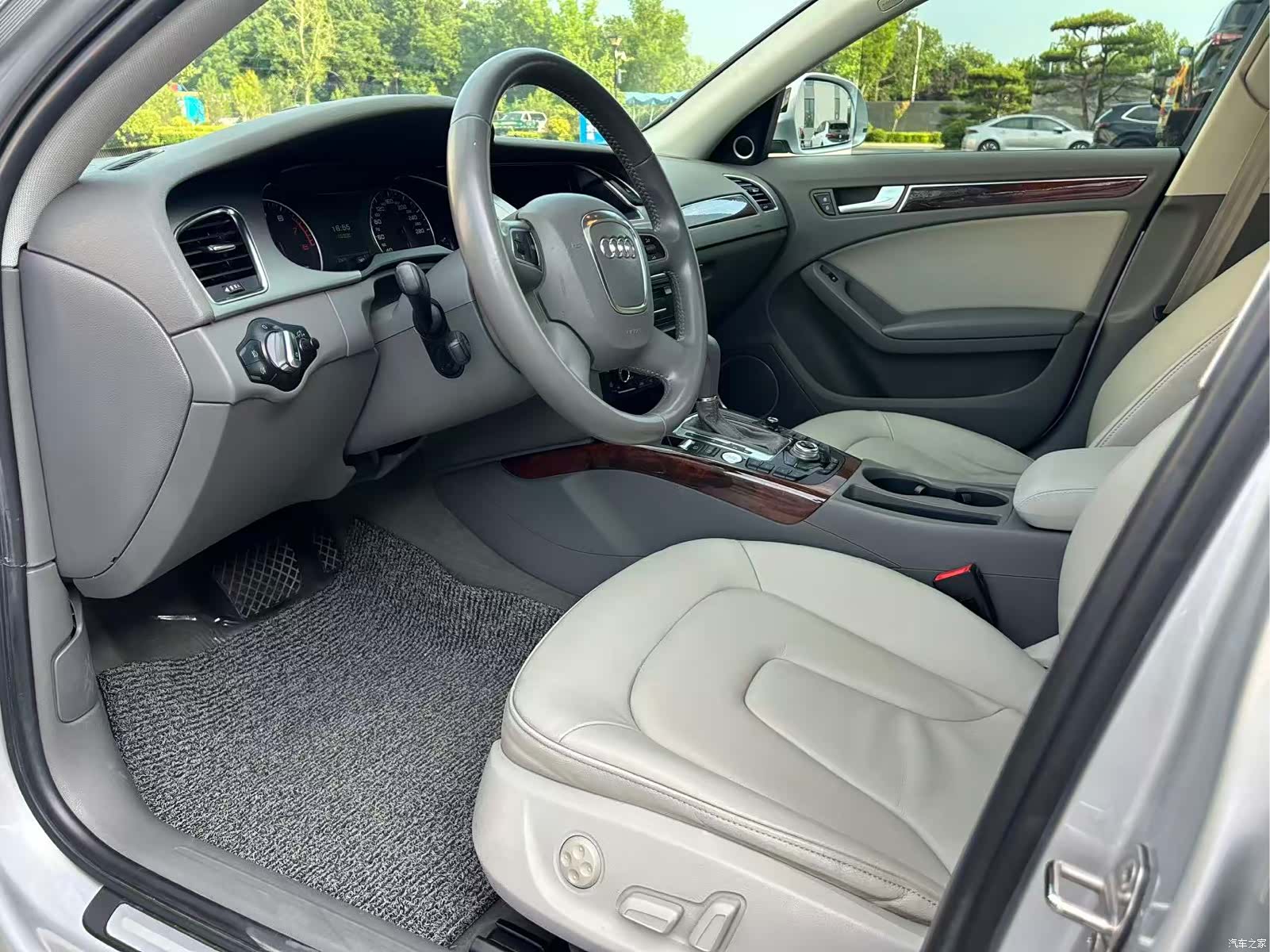Audi A4L, 2011 11