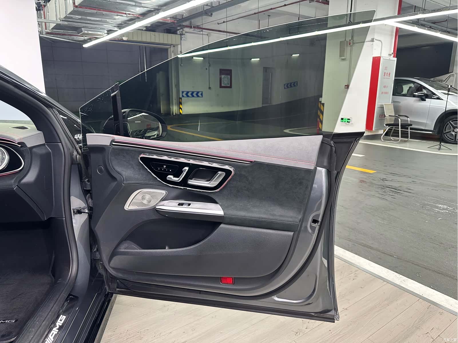 Mercedes-Benz EQE, 2023 12