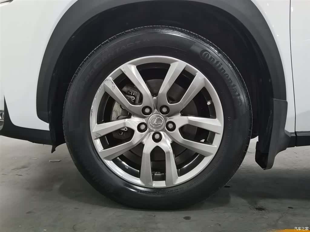 Lexus NX, 2016 17