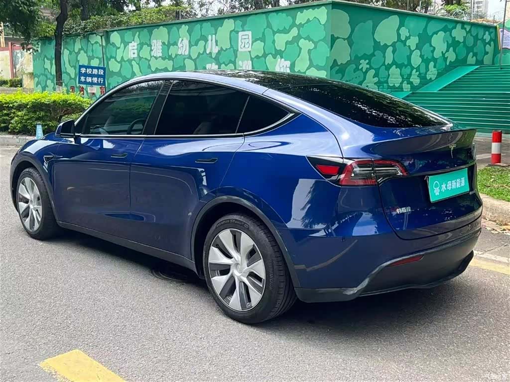 Tesla Model Y, 2022 6