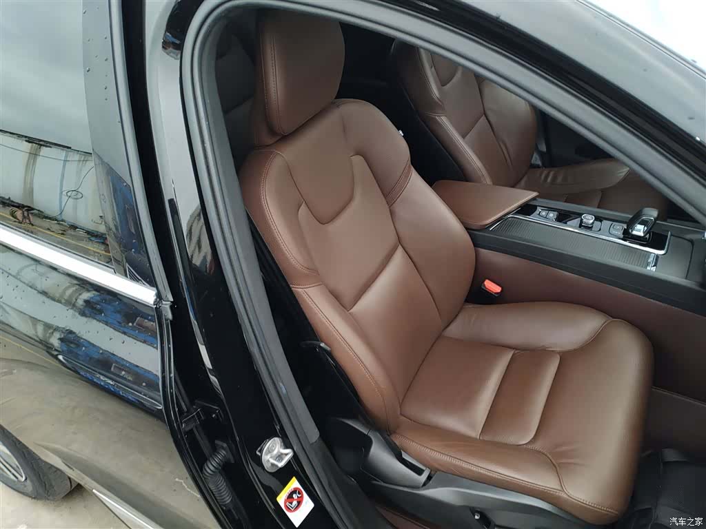 Volvo XC60, 2022 25