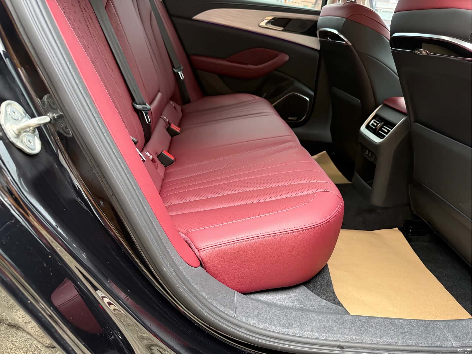 Hongqi H5, 2024 13