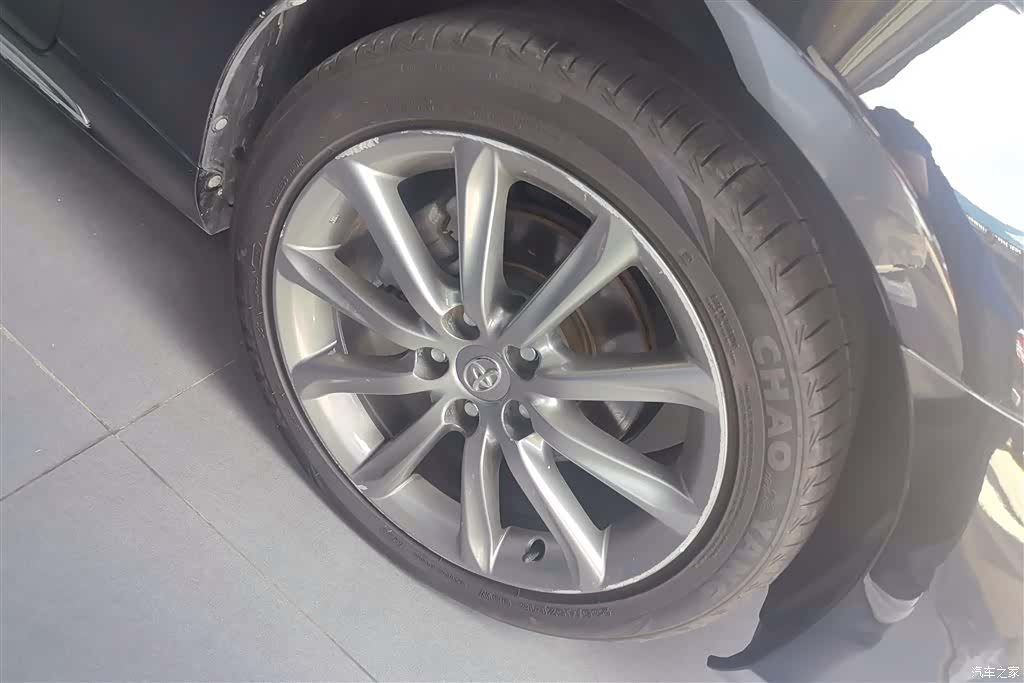 Toyota 2.5V, 2016 6