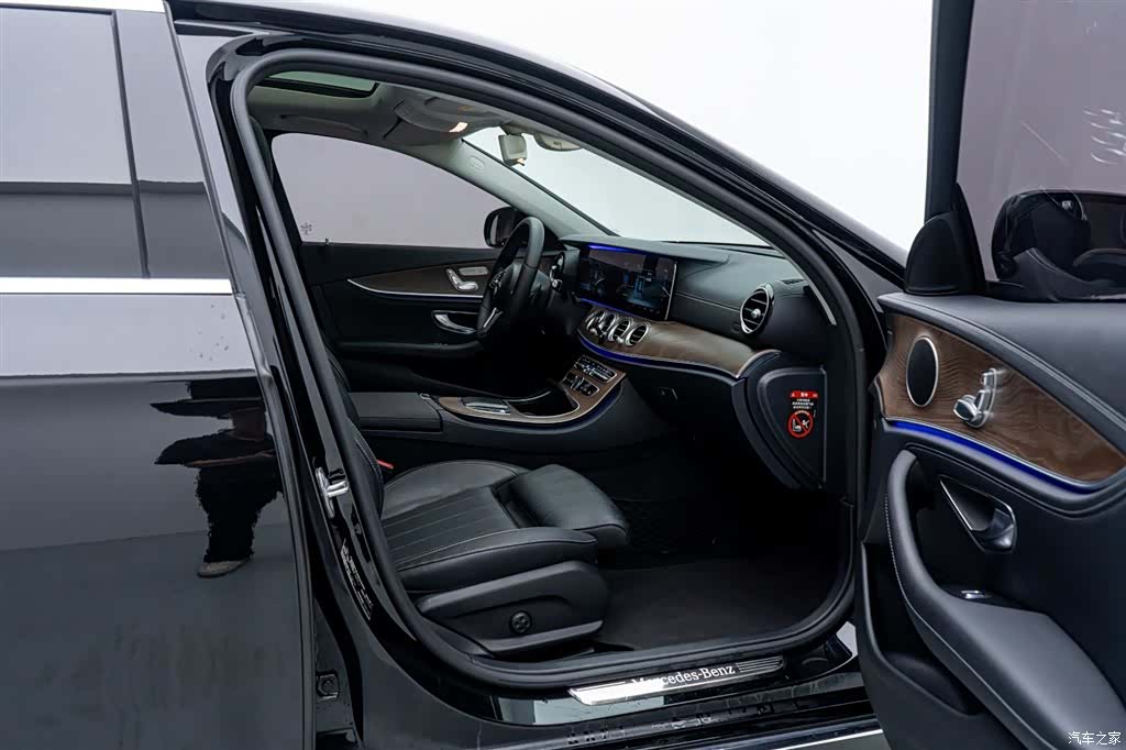 Mercedes-Benz E-Class, 2019 16