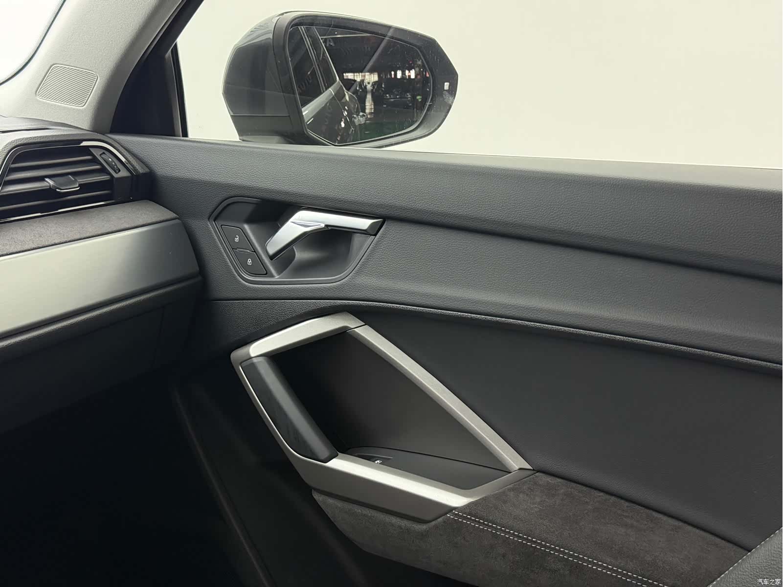 Audi Q3, 2022 11