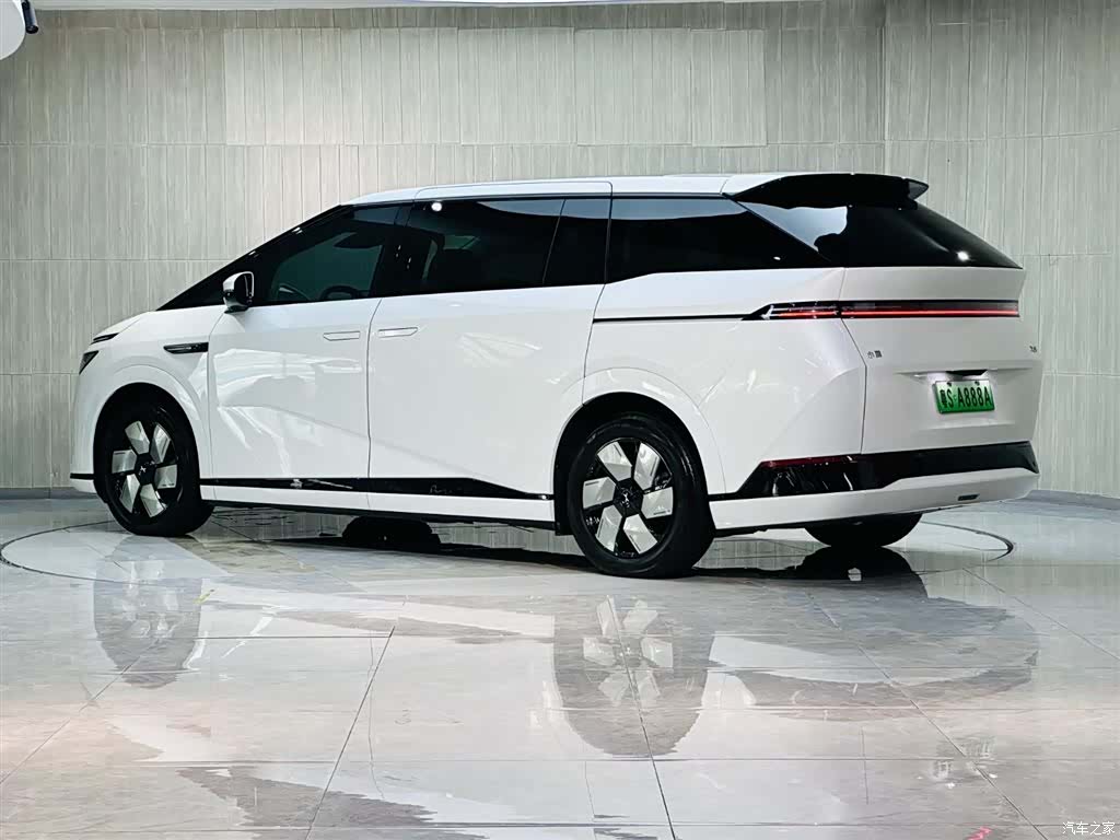 Xpeng X9, 2024 все фото