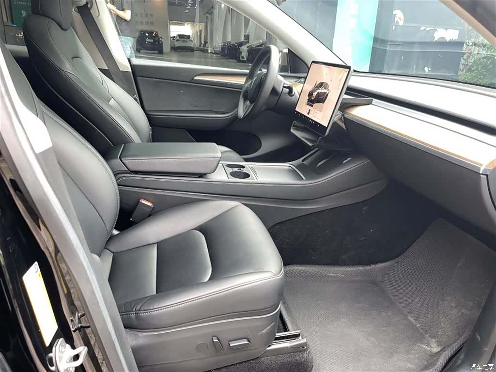 Tesla Model Y, 2022 12
