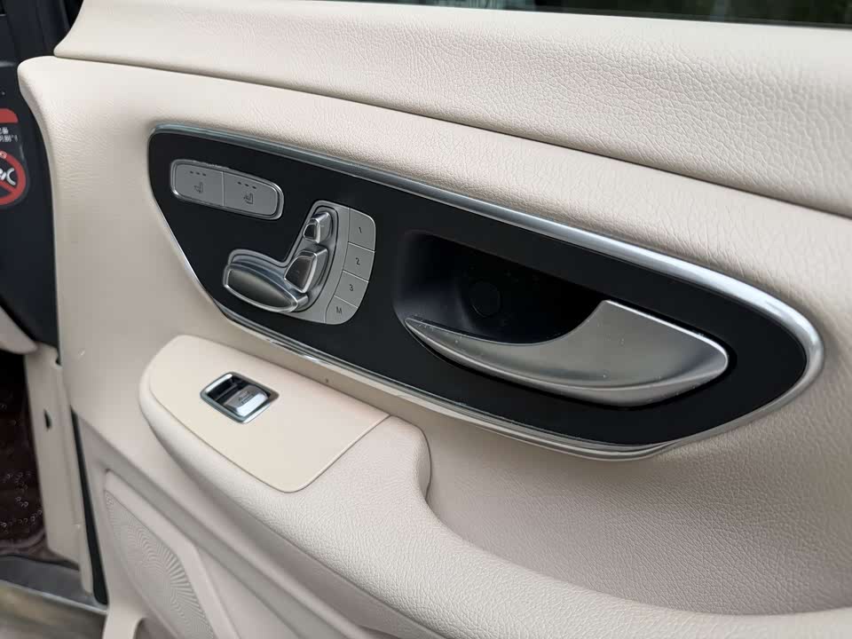 Mercedes-Benz V-class