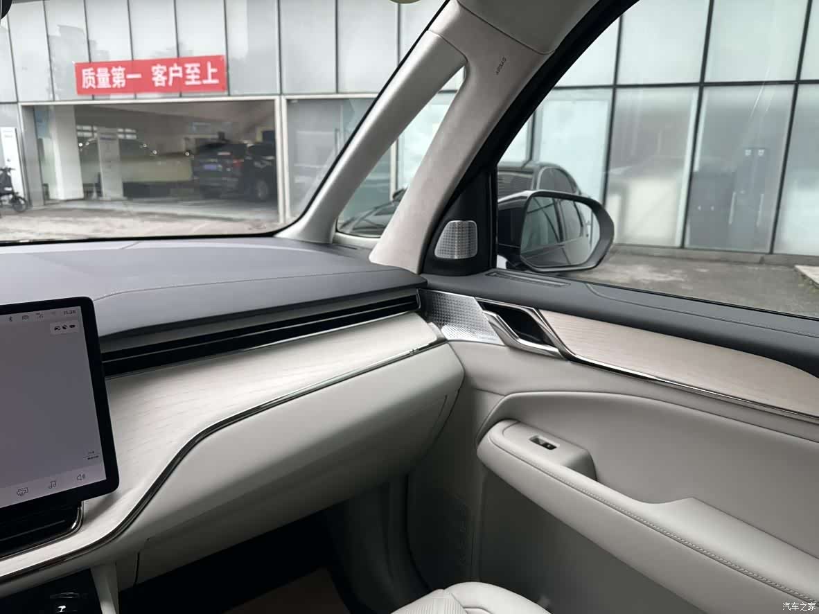 Volvo EM90, 2024 9