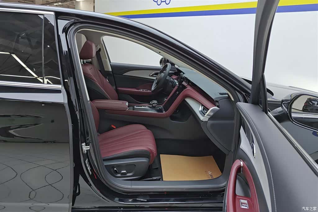 Hongqi H5, 2025 8