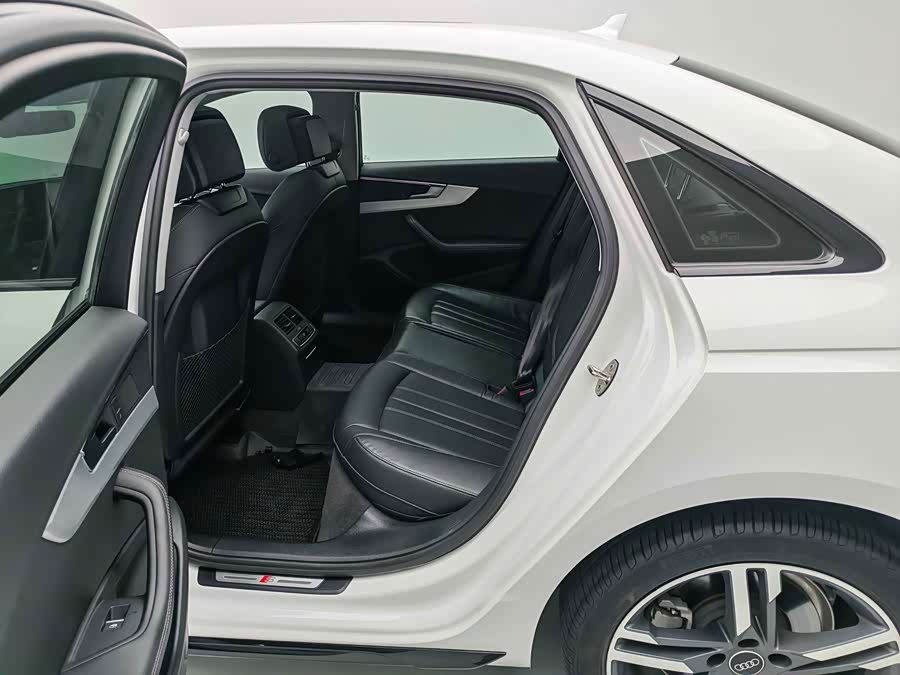 Audi A4L 2022, фото 15