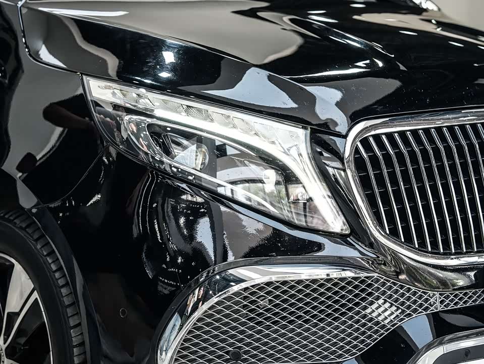 Mercedes-Benz V-class