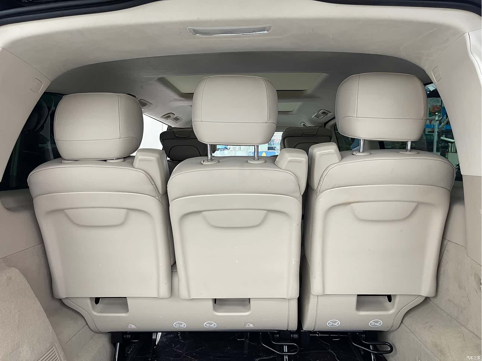 Mercedes-Benz V-Class, 2025 19