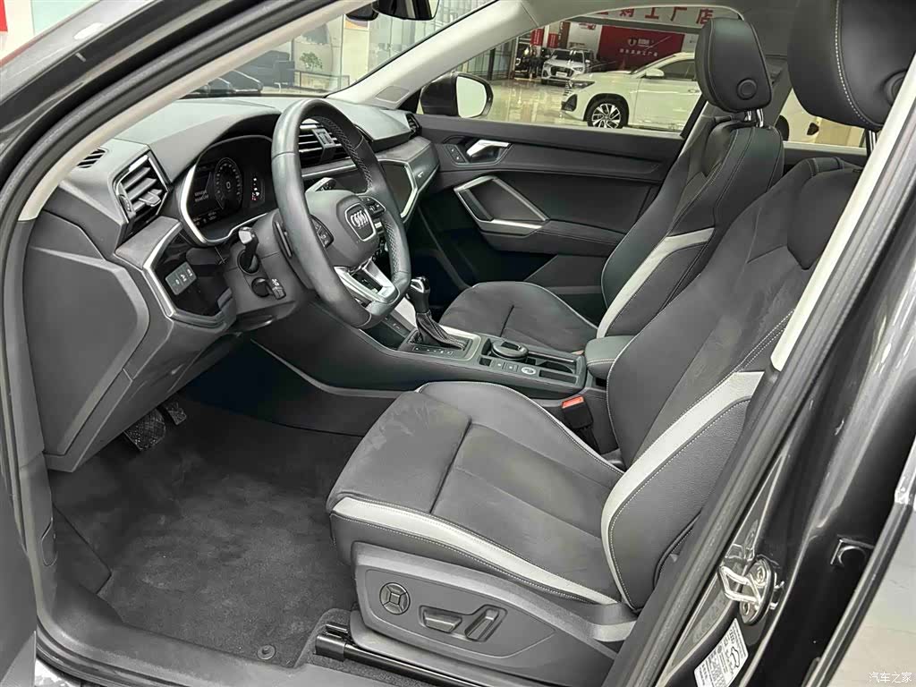 Audi Q3, 2022 11