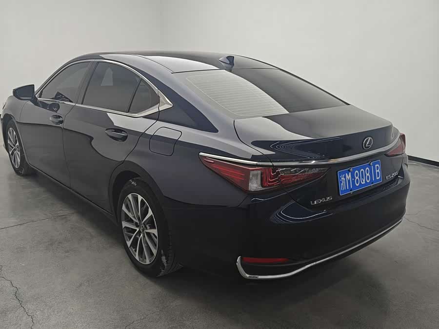 Lexus ES 2023, фото 17