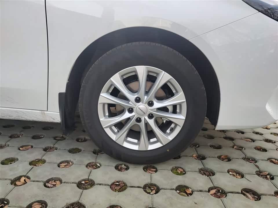 Roewe i5
