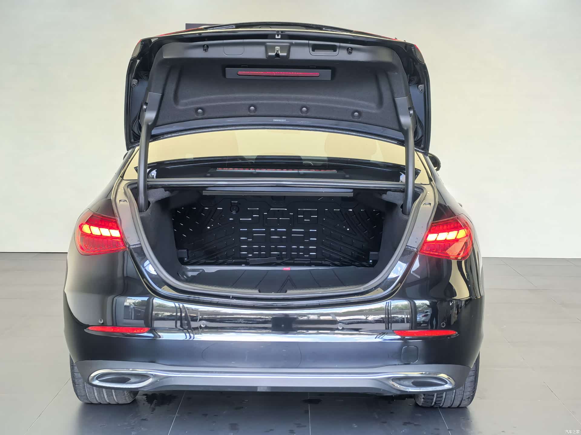 Mercedes-Benz C-Class, 2025 6