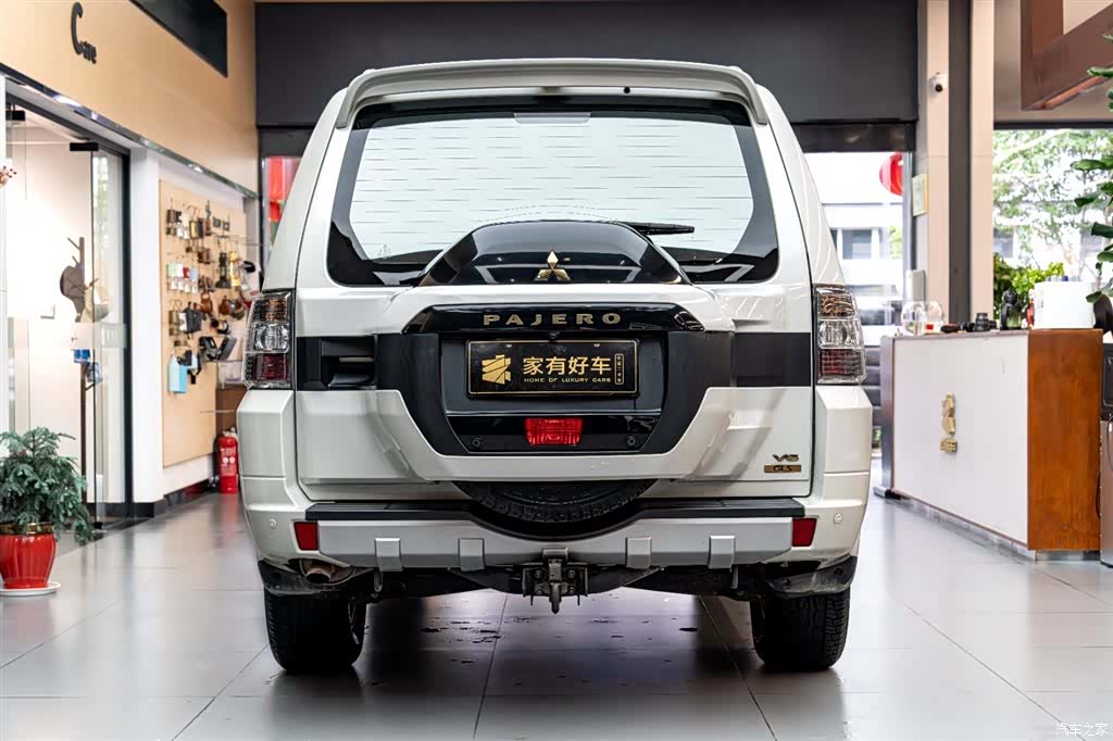 Mitsubishi Pajero, 2026 все фото