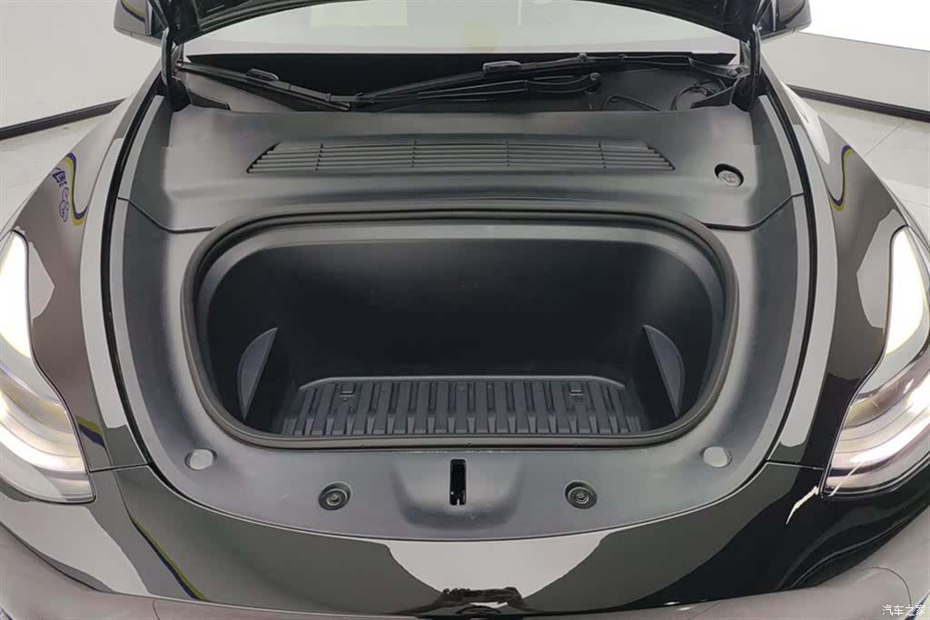 Tesla Model Y, 2024 10