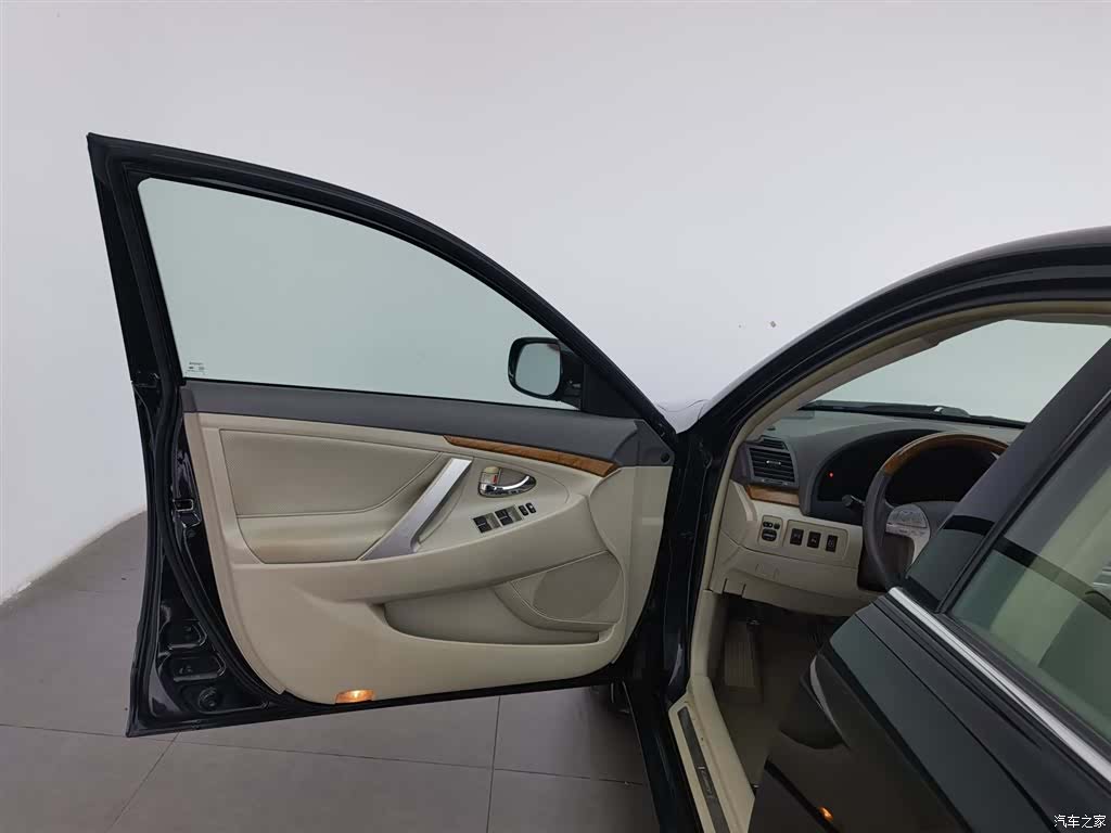 Toyota Camry, 2011 8