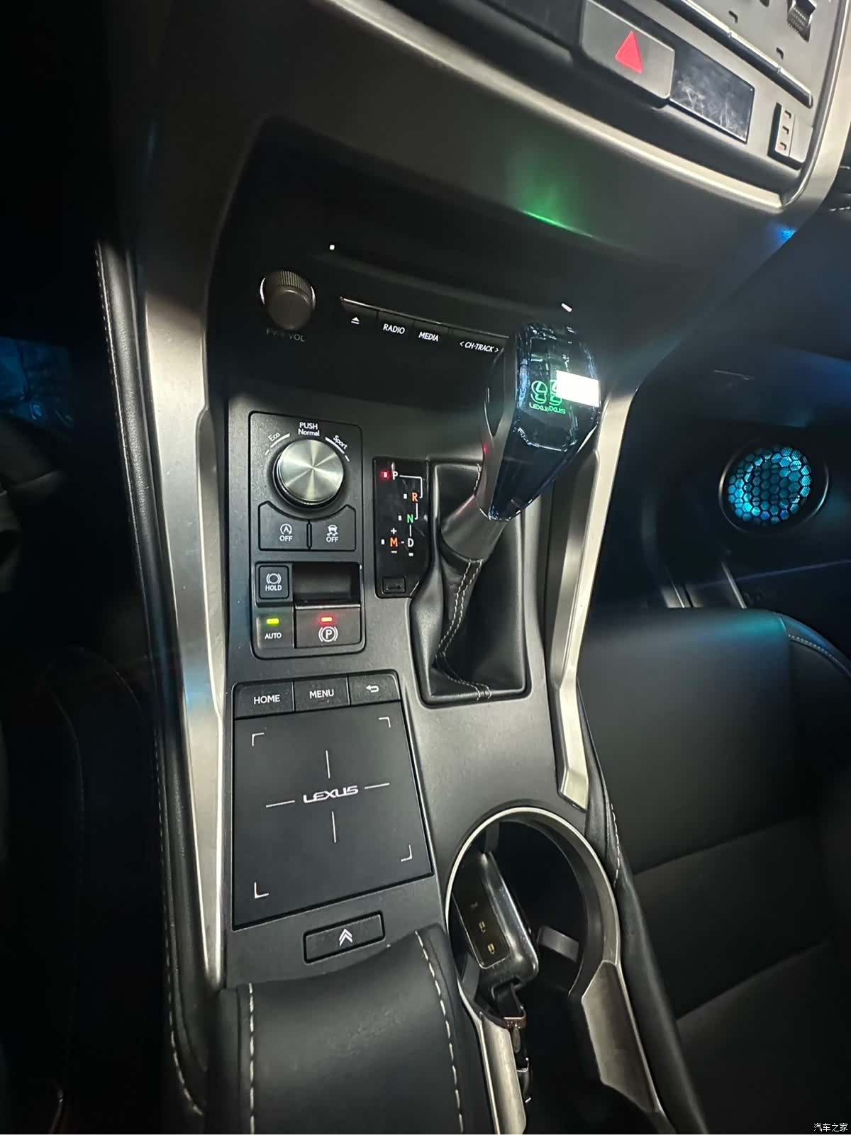 Lexus NX, 2019 19